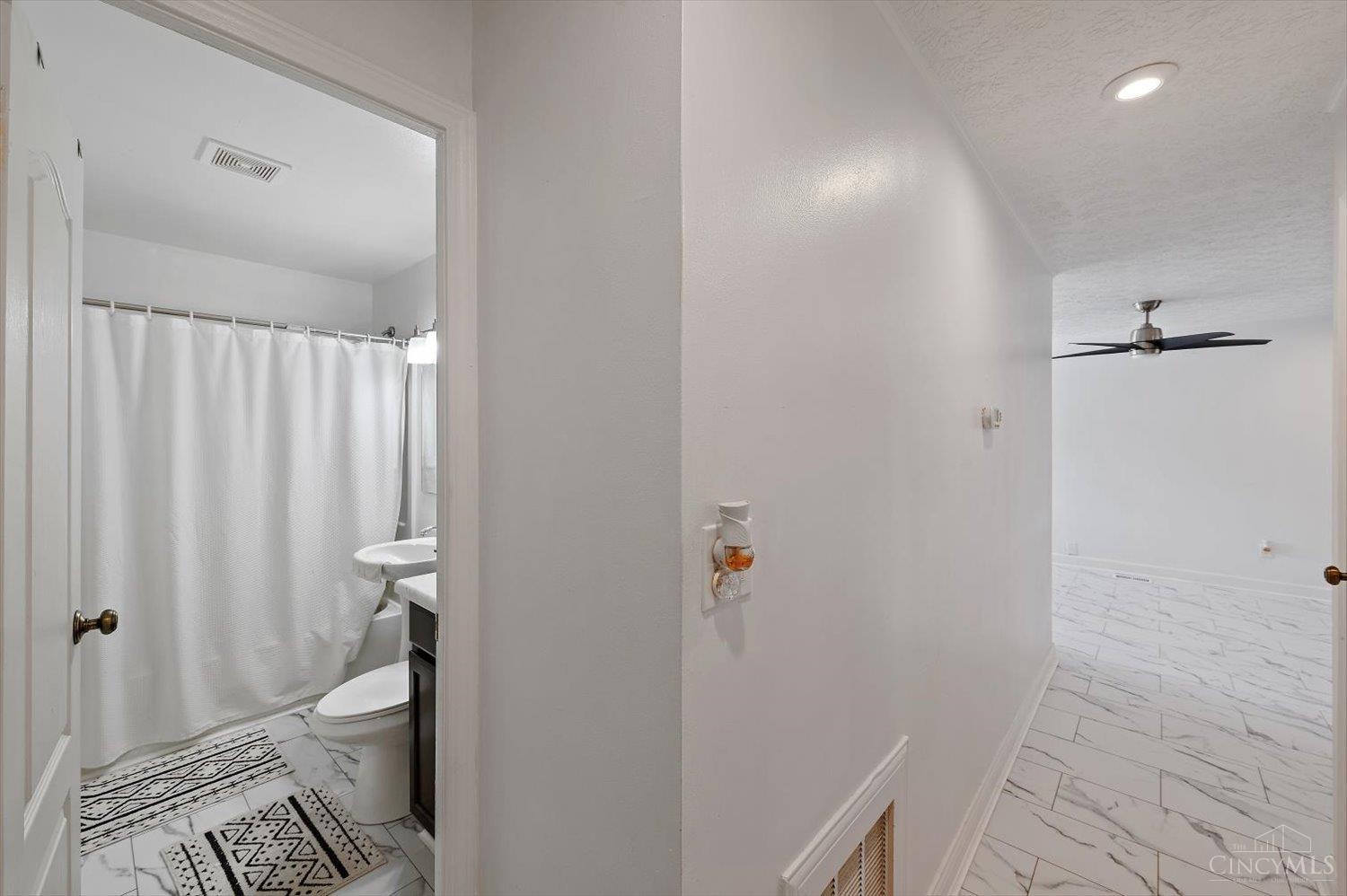 390 Sandy Lane Property Photo 15