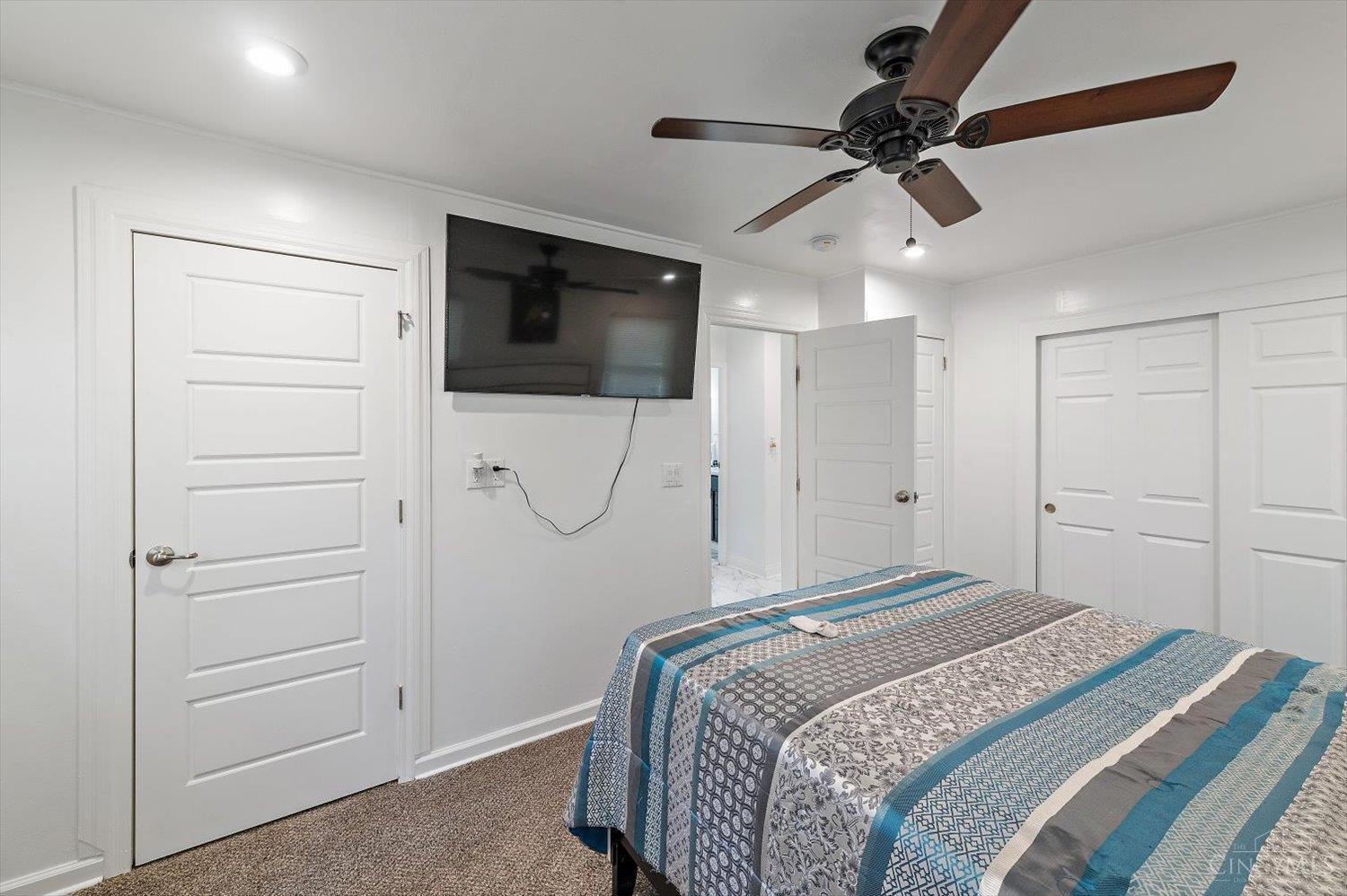 390 Sandy Lane Property Photo 18