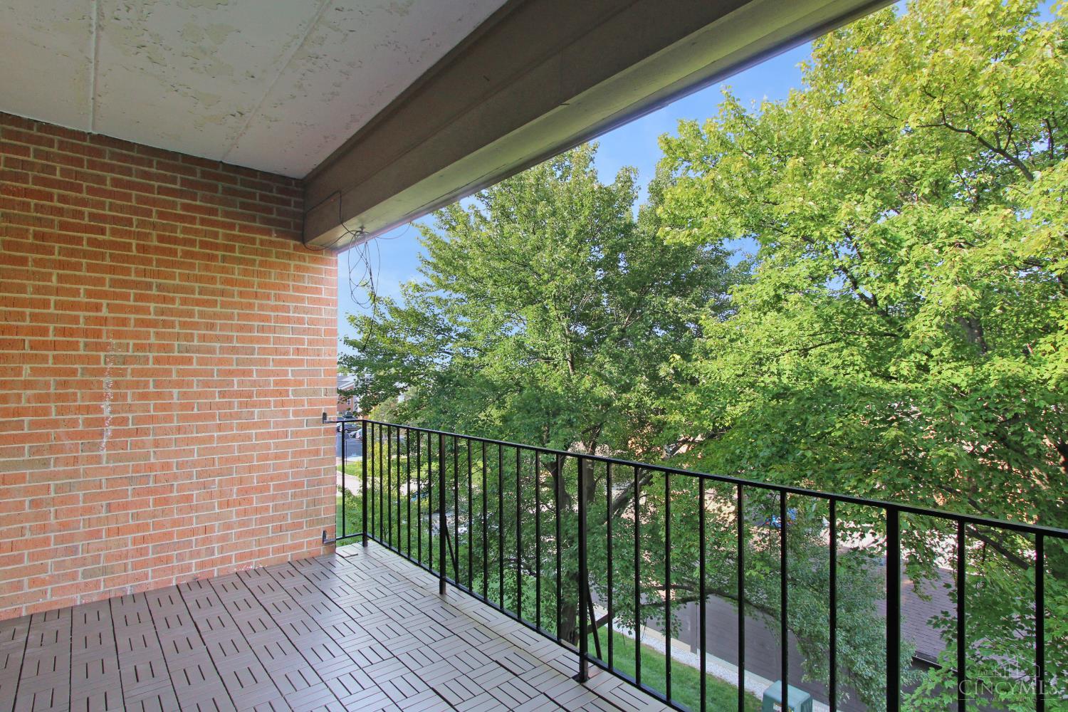 1602 Pine Tree Ln Property Photo 32