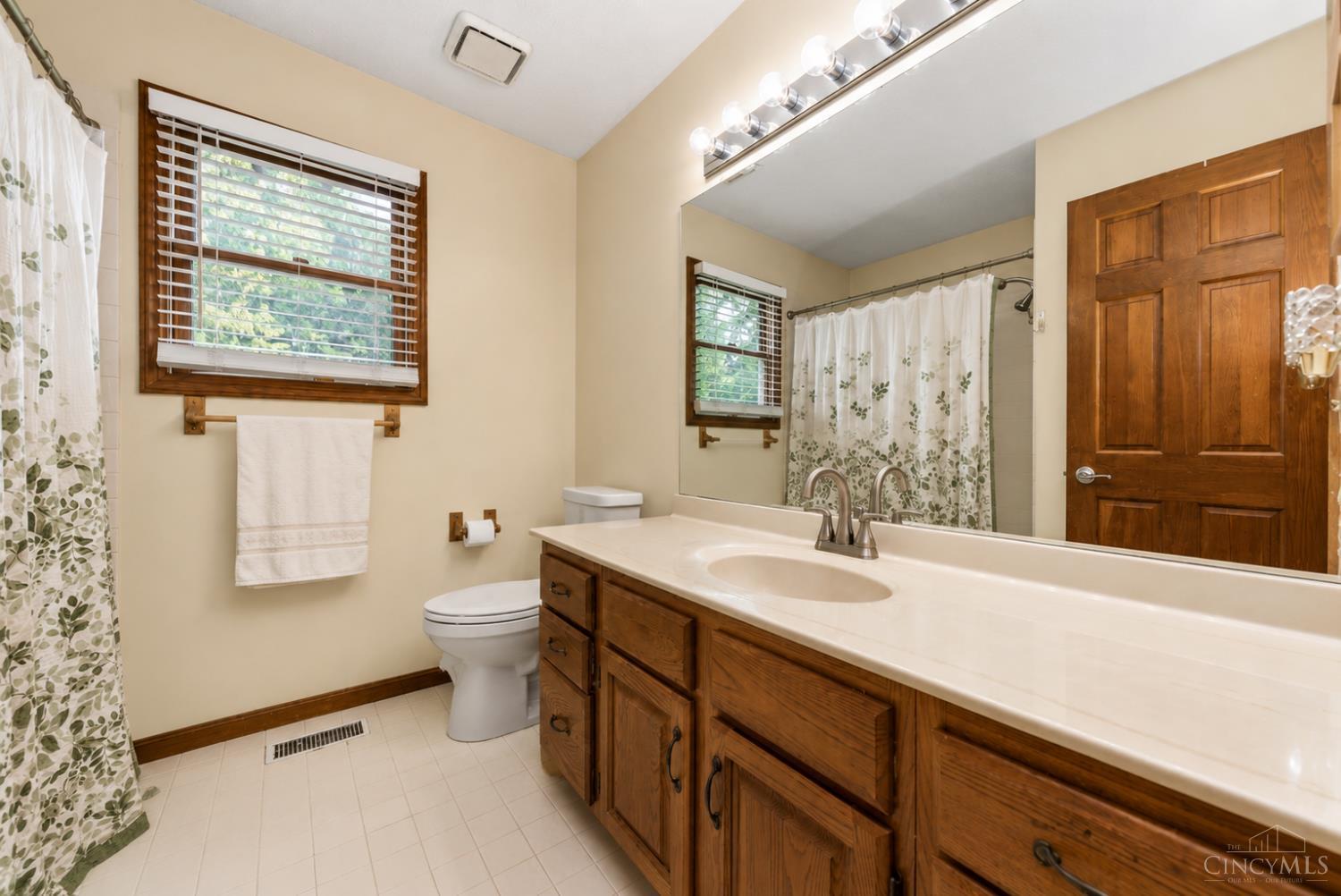 2590 Westbourne Drive Property Photo 23