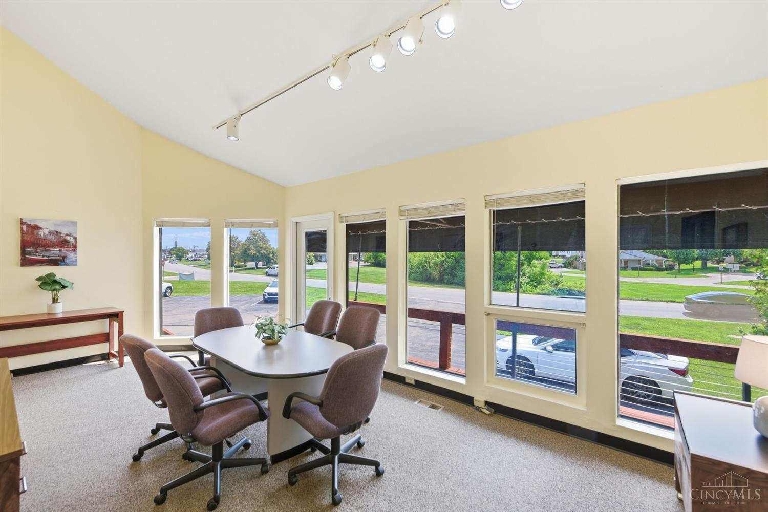 7419 Kingsgate Way Property Photo 4