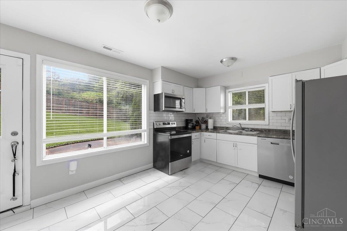 2343 Fairgreen Drive Property Photo 5