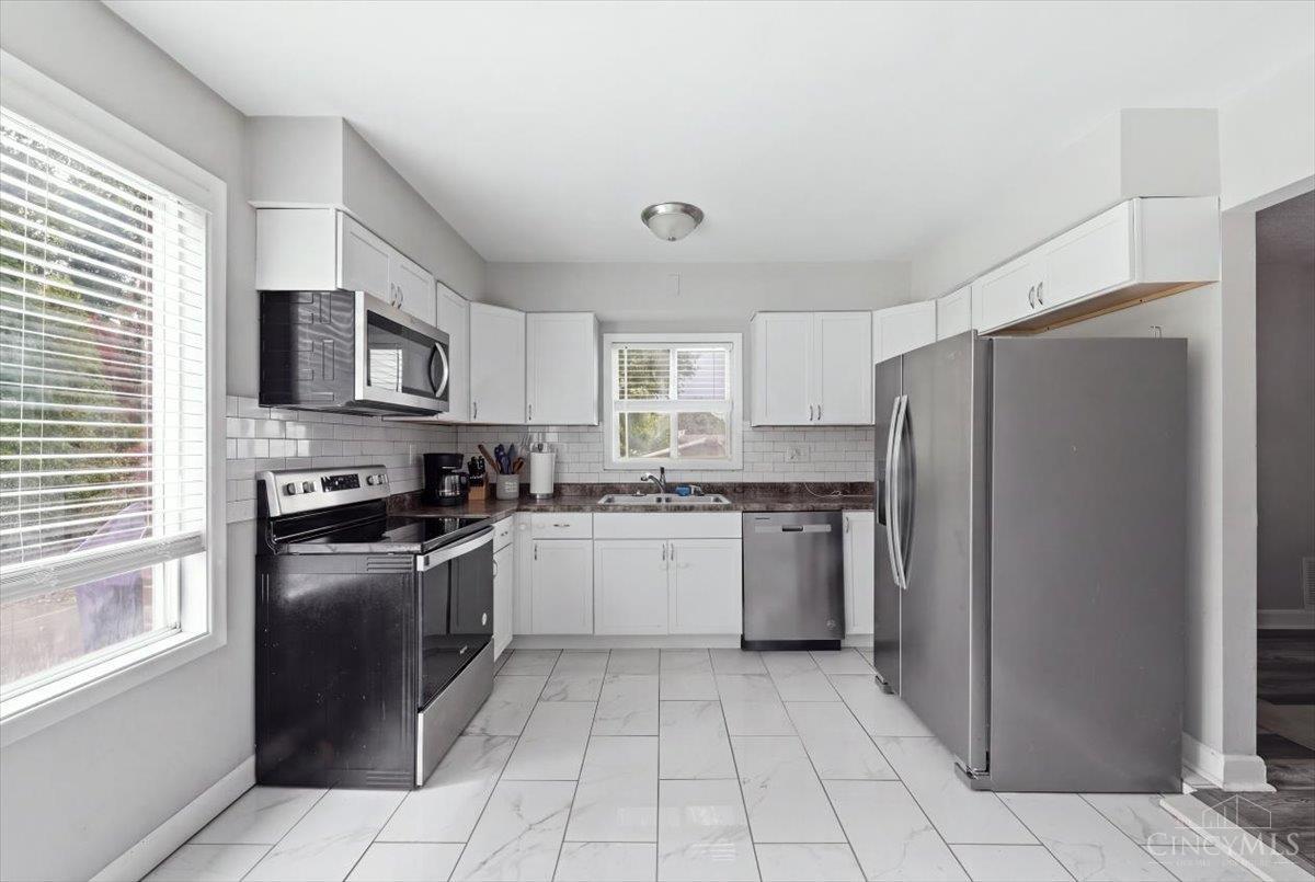 2343 Fairgreen Drive Property Photo 6