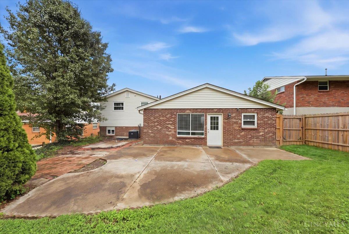 2343 Fairgreen Drive Property Photo 21