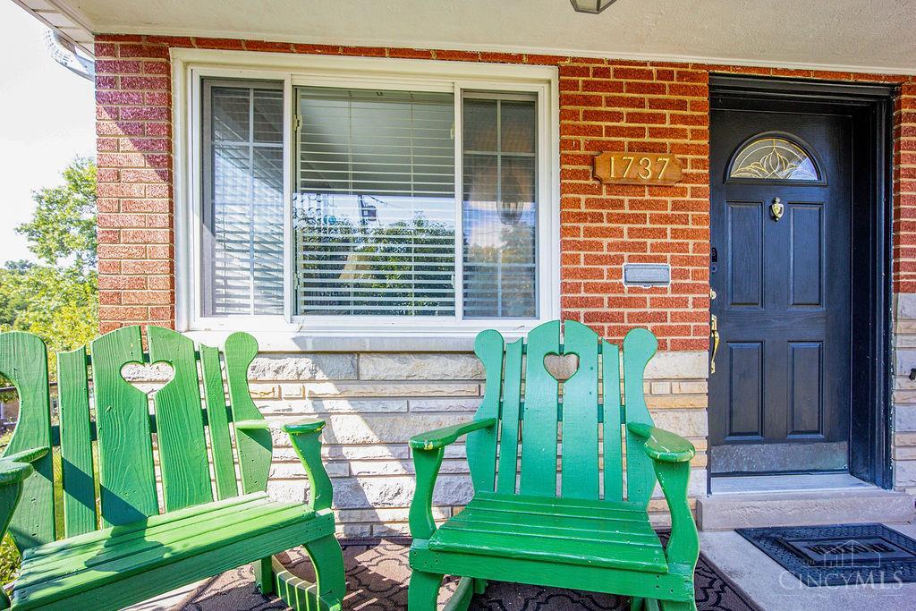 1737 Admiral Court Property Photo 4