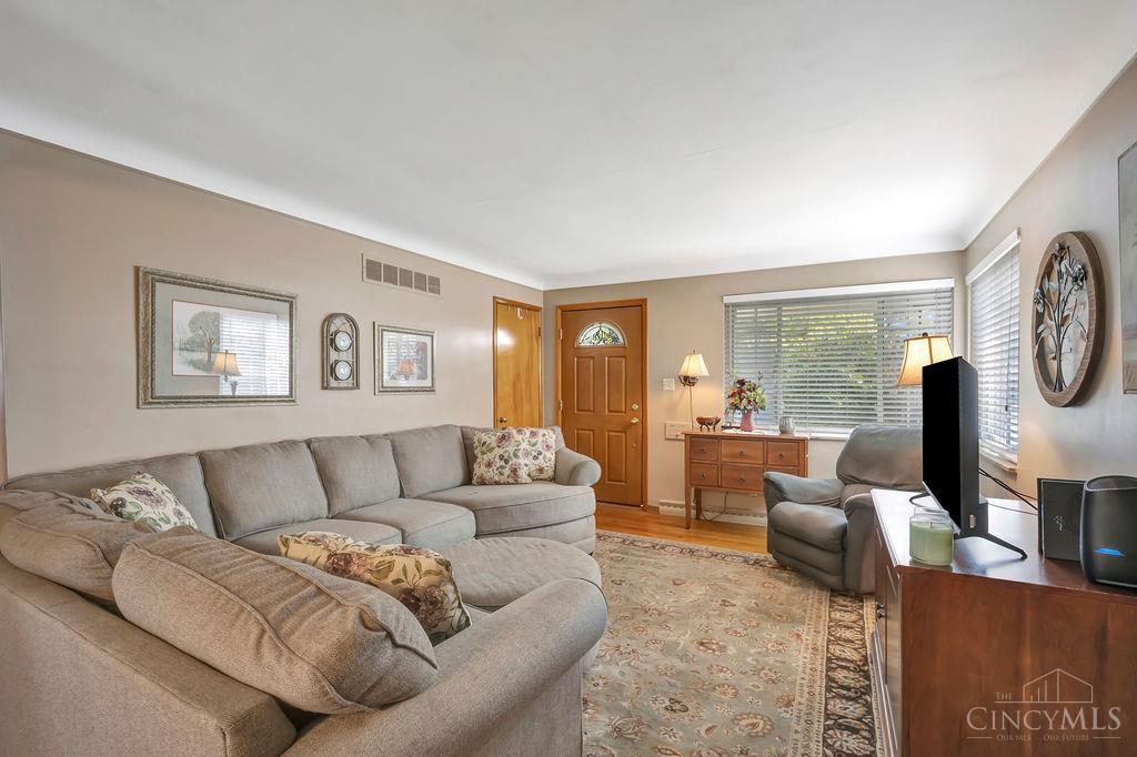 1737 Admiral Court Property Photo 8