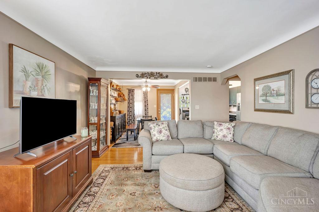 1737 Admiral Court Property Photo 9