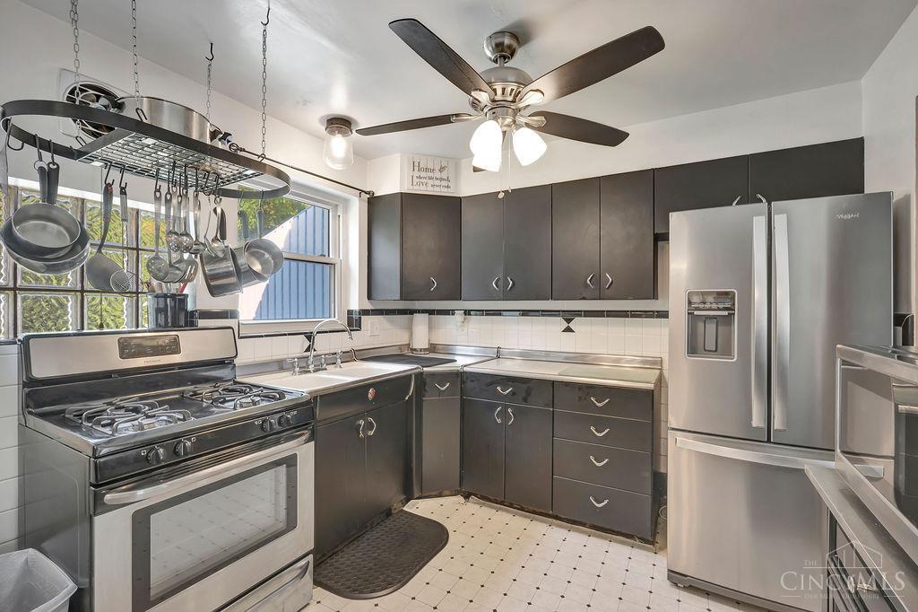 1737 Admiral Court Property Photo 15