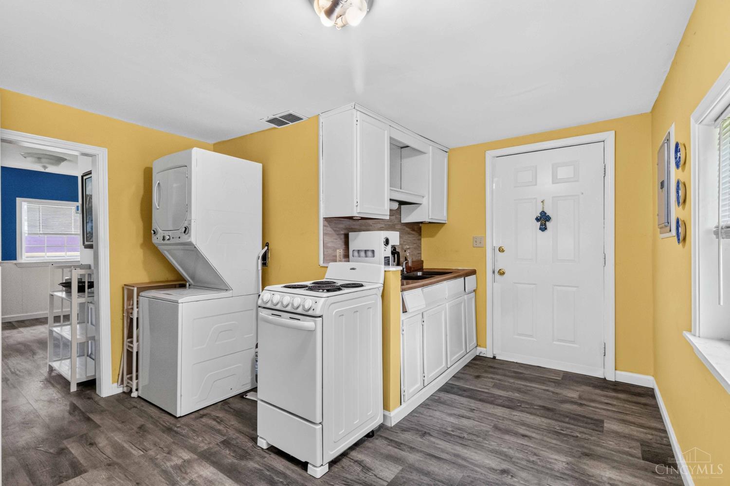 W 828 Main Street Property Photo 5