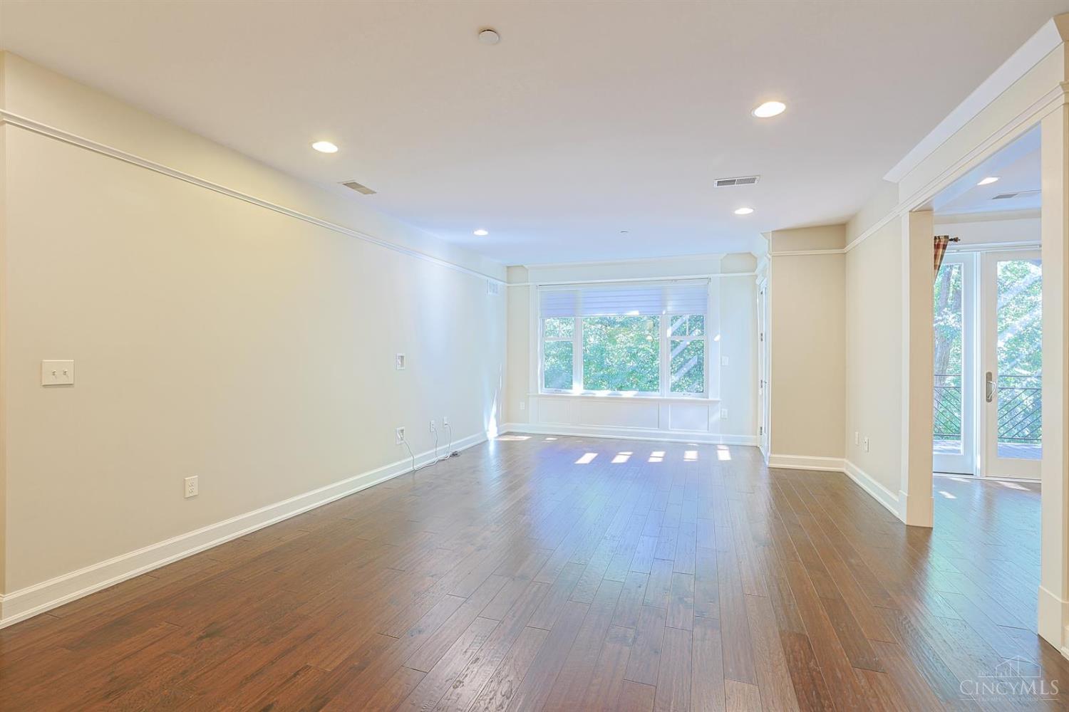 3942 Miami Road Property Photo 8