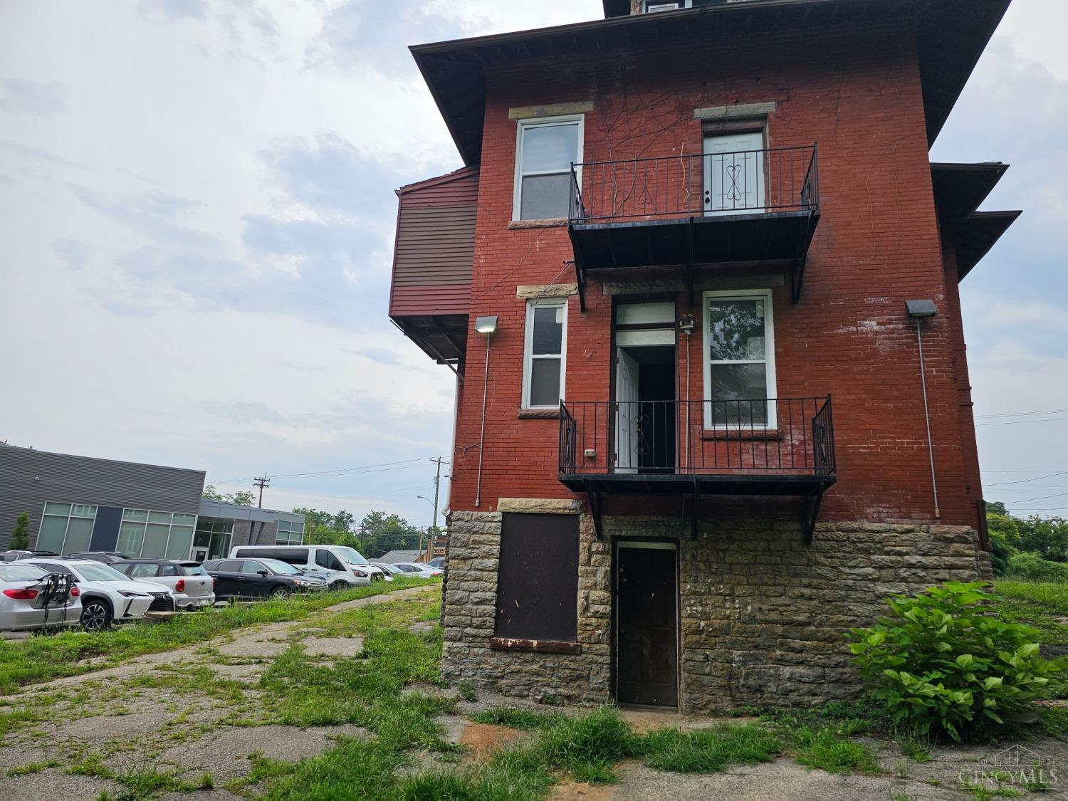 3636 Reading Road Property Photo 5
