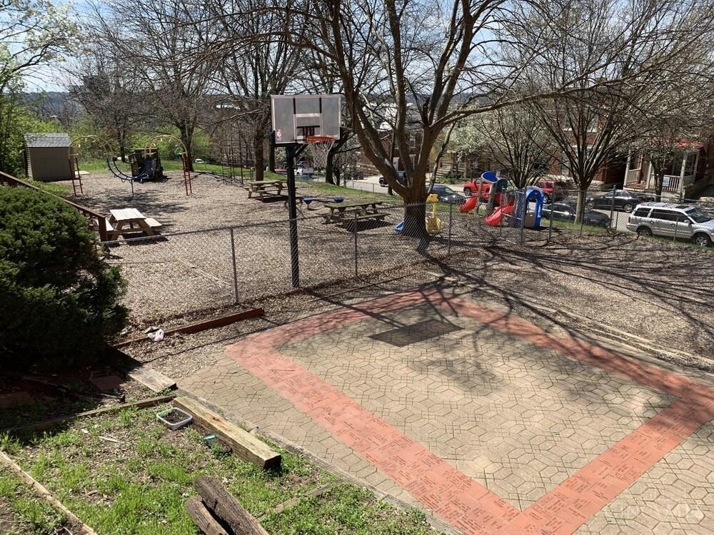 2232 Stratford Avenue Property Photo 5