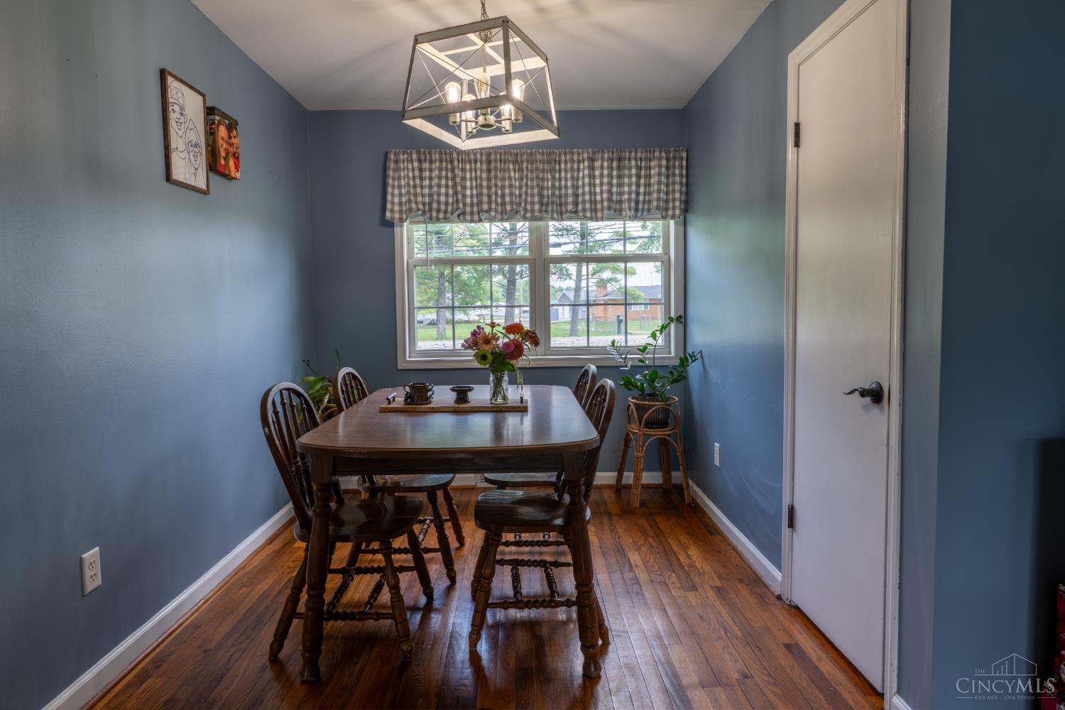 4245 Roselawn Avenue Property Photo 7
