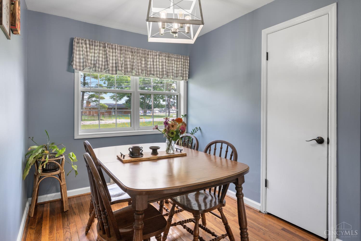 4245 Roselawn Avenue Property Photo 8