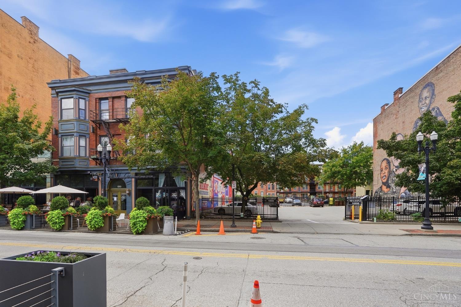 1213 Vine Street Property Photo 3
