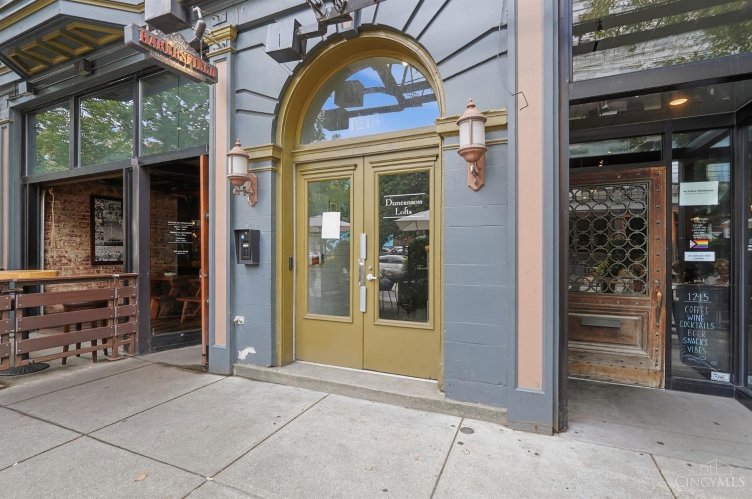 1213 Vine Street Property Photo 5