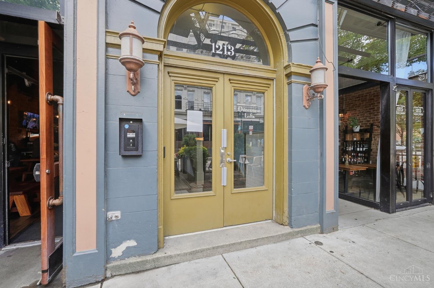 1213 Vine Street Property Photo 6