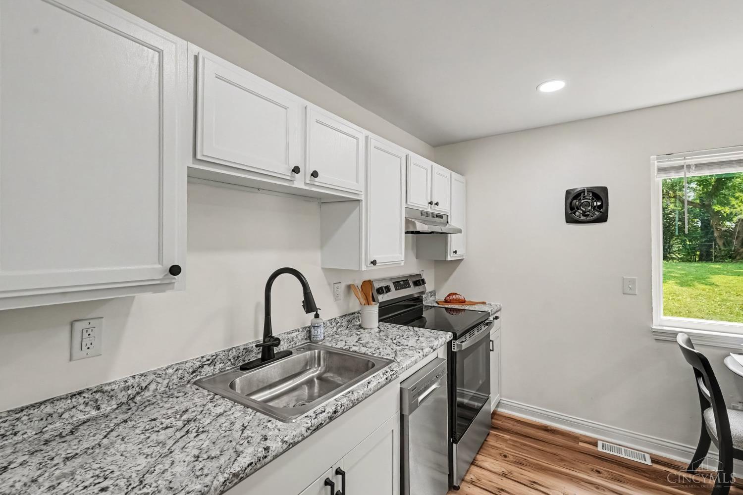 2065 Sevenhills Drive Property Photo 8
