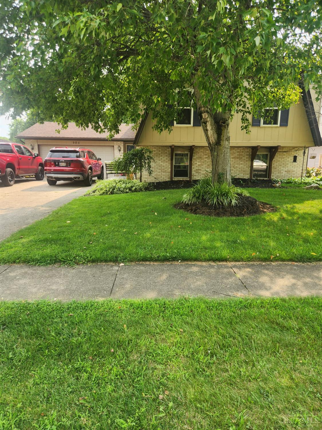 905 Victoria Drive Property Photo 1