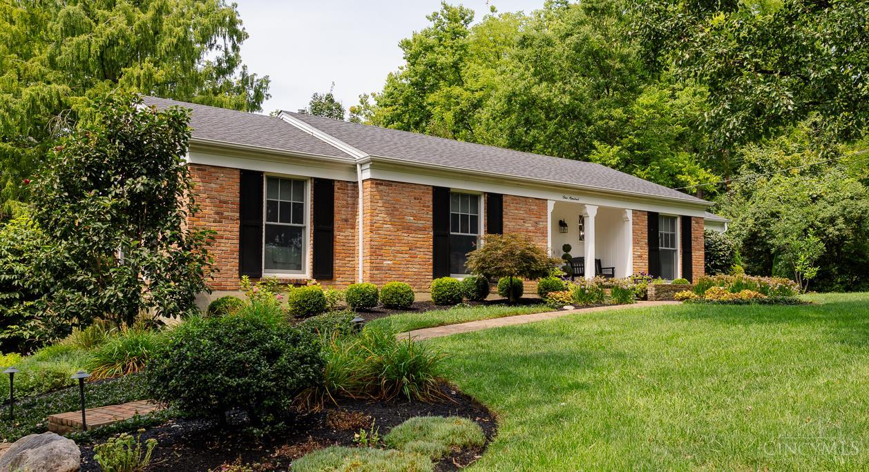 100 Fieldstone Drive Property Photo 1