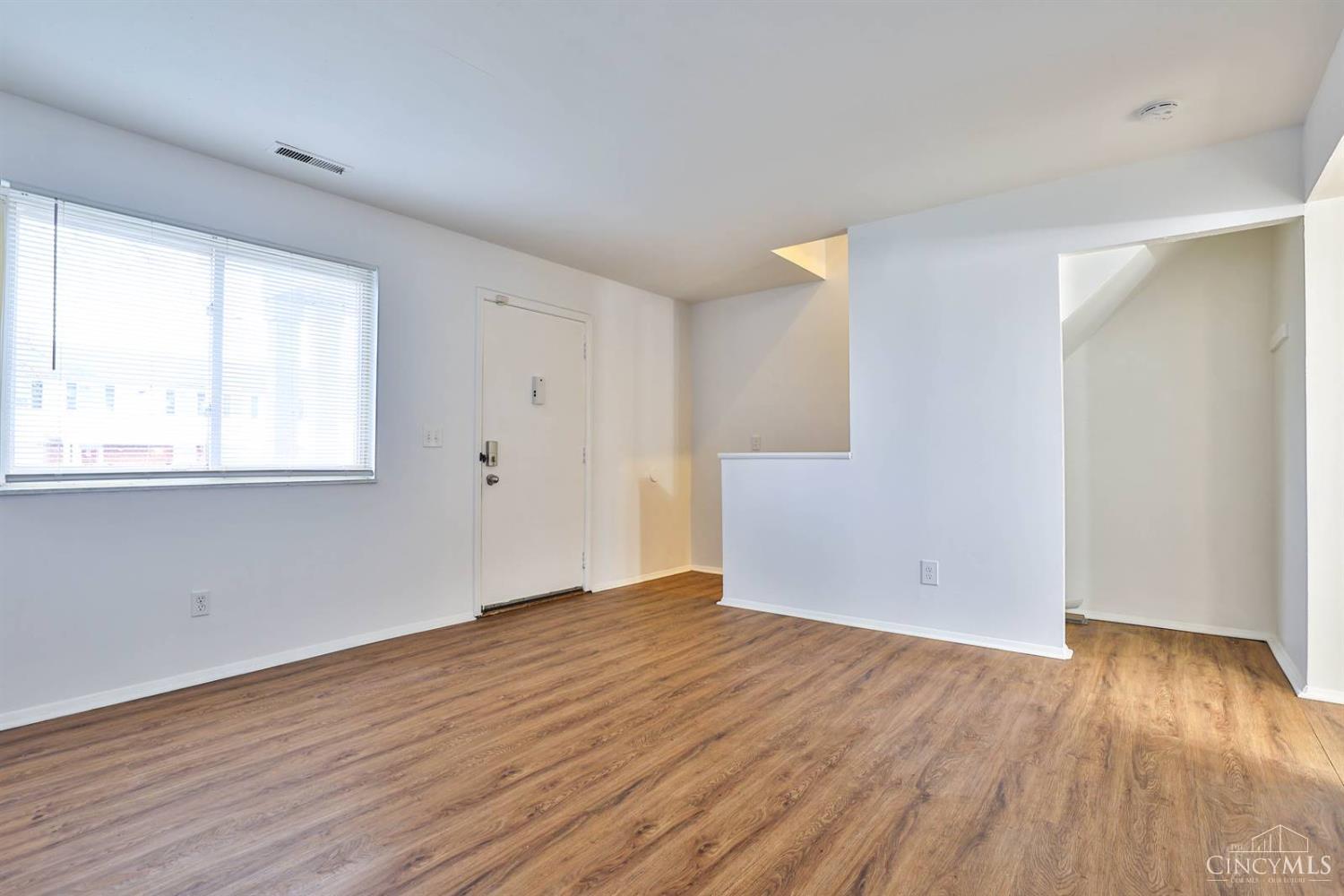 1556 Meredith Drive Property Photo 2