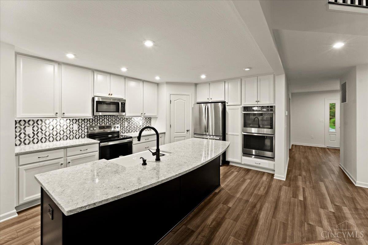 7082 Birkdale Drive Property Photo 6