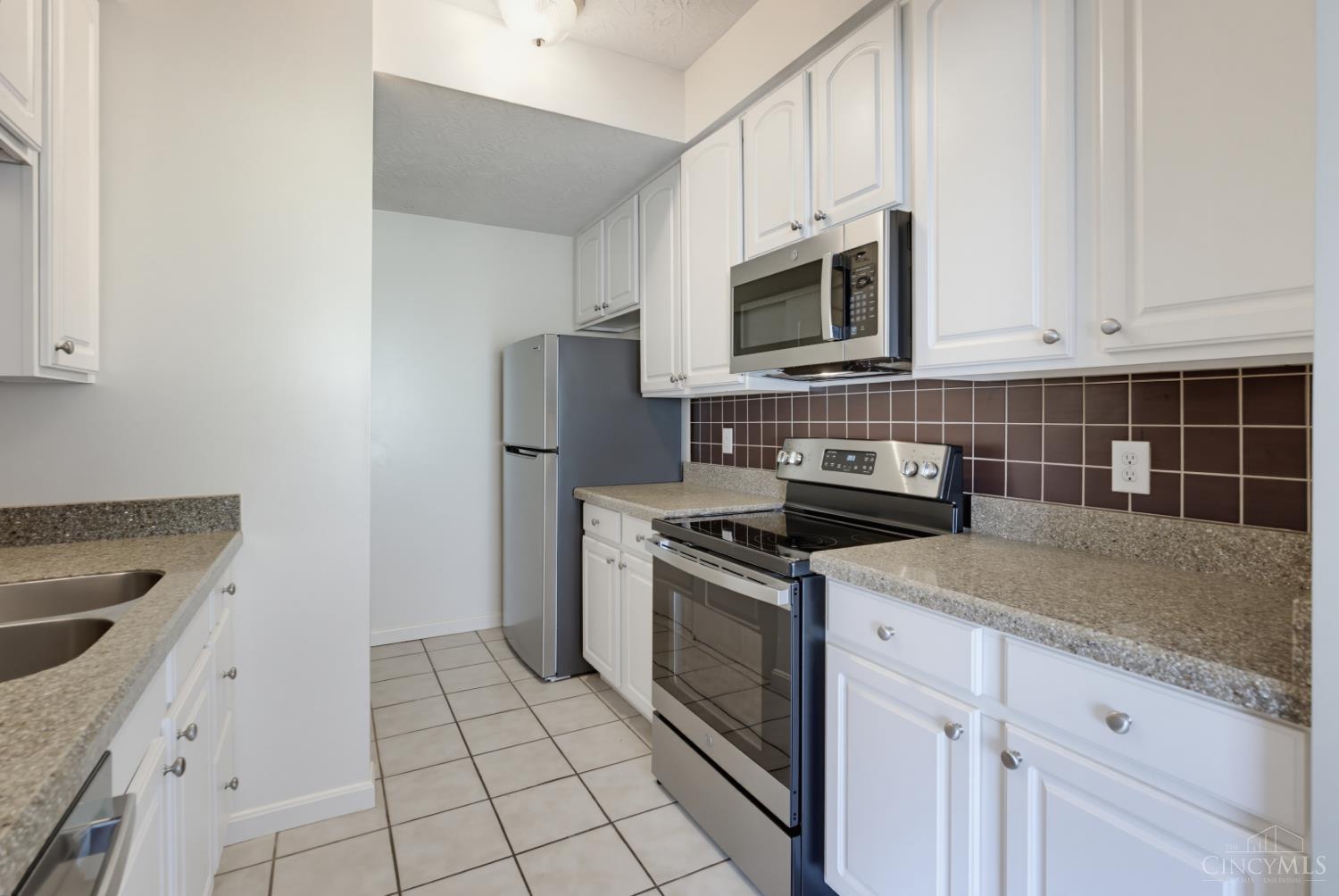 2442 Elderberry Court Property Photo 11