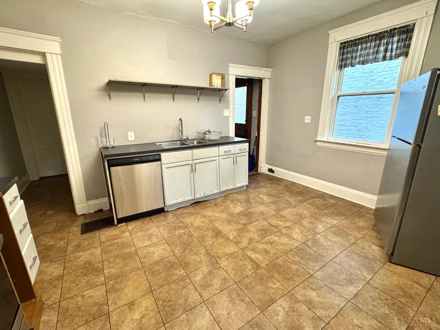 461 Warner Street Property Photo 8
