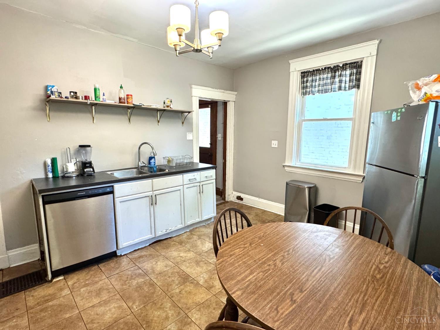 461 Warner Street Property Photo 9