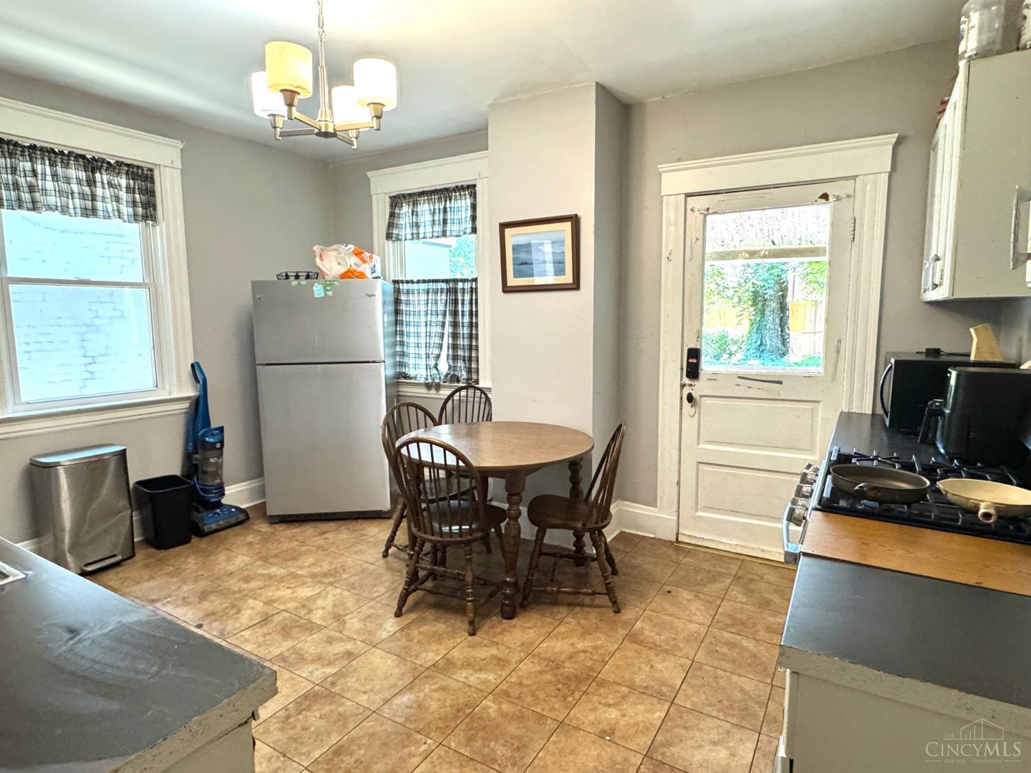 461 Warner Street Property Photo 11