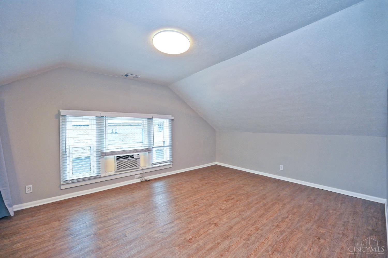2709 Griffiths Avenue Property Photo 34