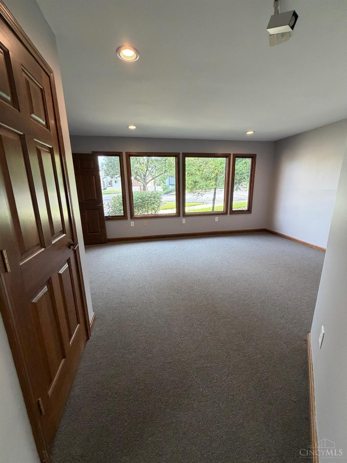 800 Compton Road Property Photo 7