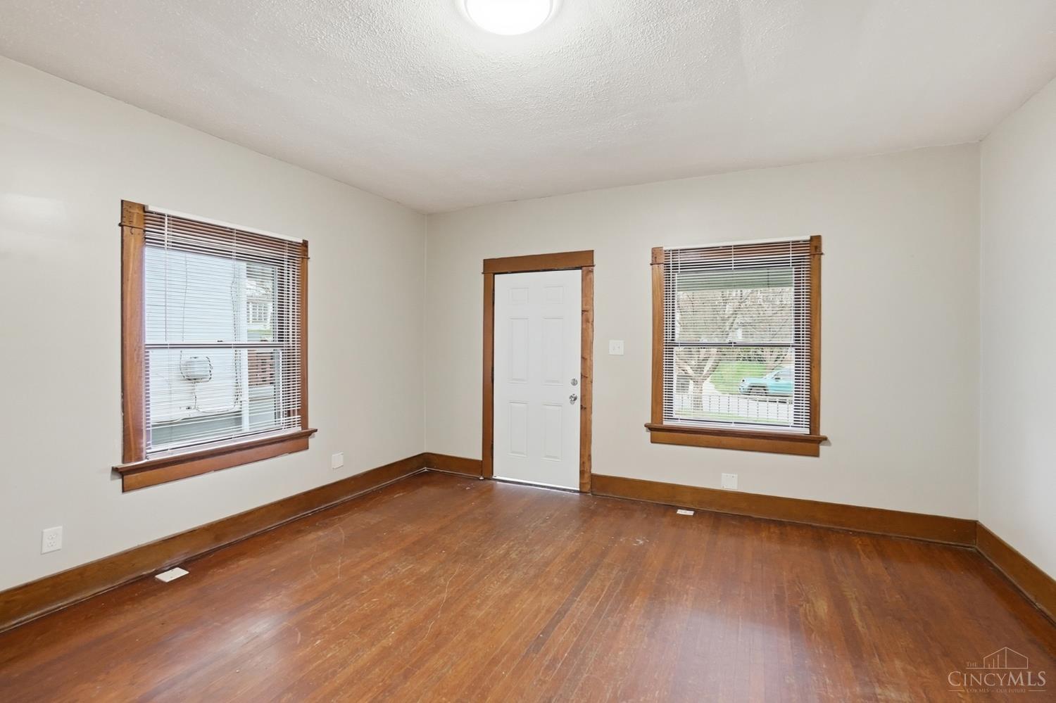 W 24 Beechwood Avenue Property Photo 6