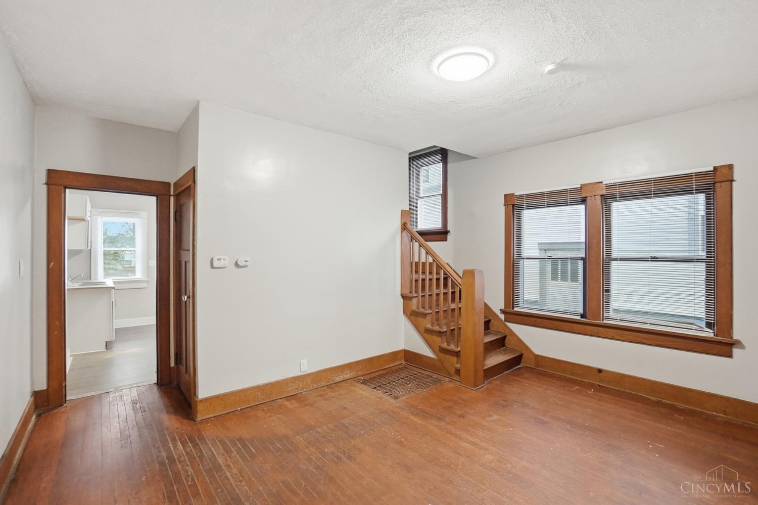 W 24 Beechwood Avenue Property Photo 8