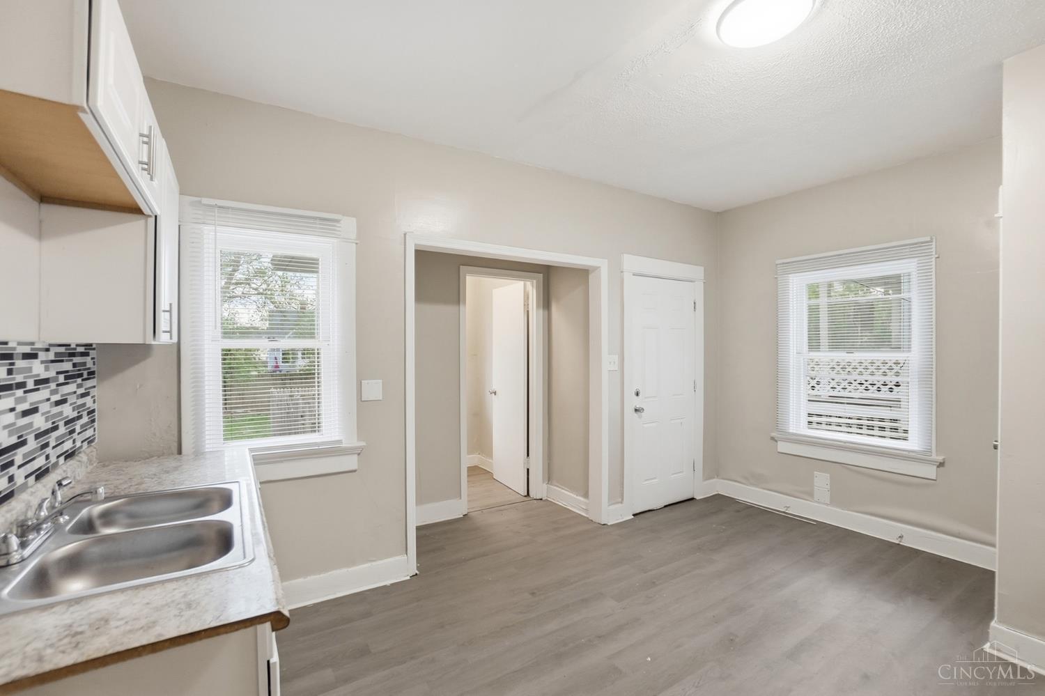 W 24 Beechwood Avenue Property Photo 10