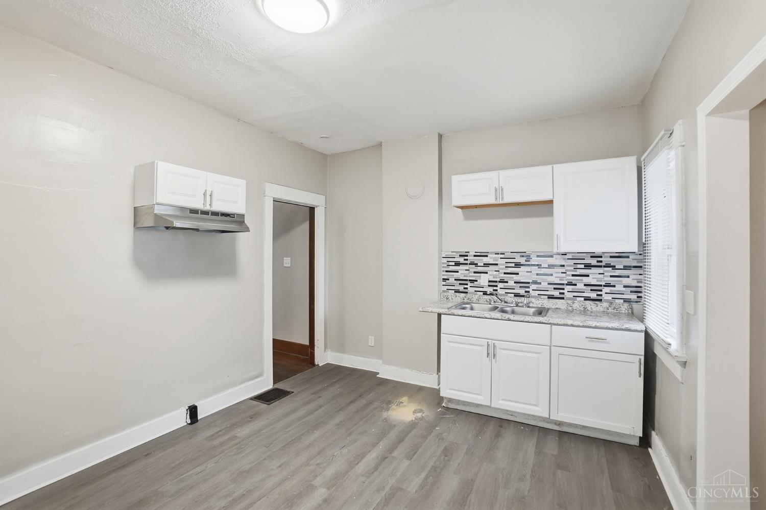 W 24 Beechwood Avenue Property Photo 11