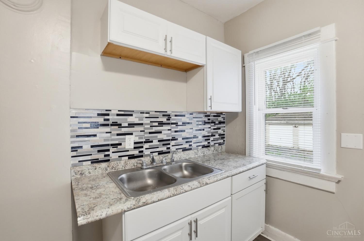 W 24 Beechwood Avenue Property Photo 13