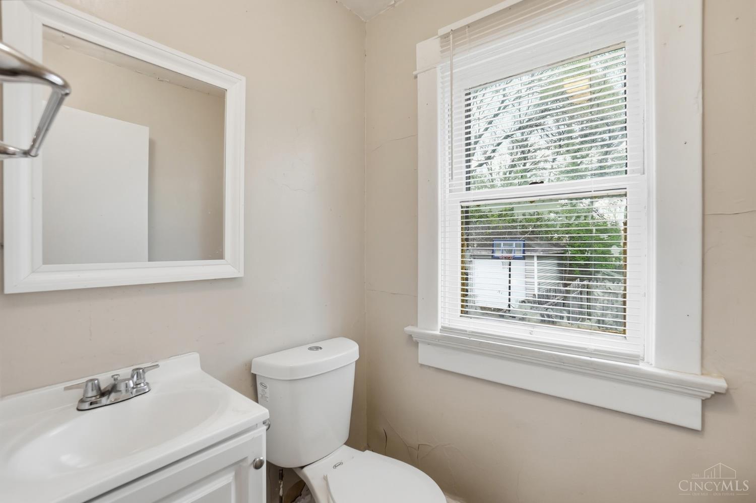 W 24 Beechwood Avenue Property Photo 14