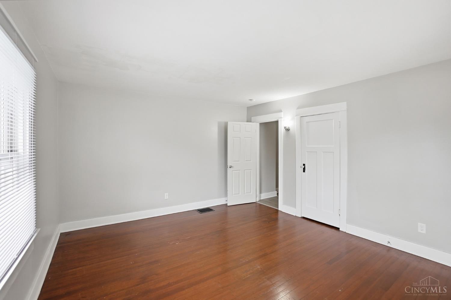 W 24 Beechwood Avenue Property Photo 17