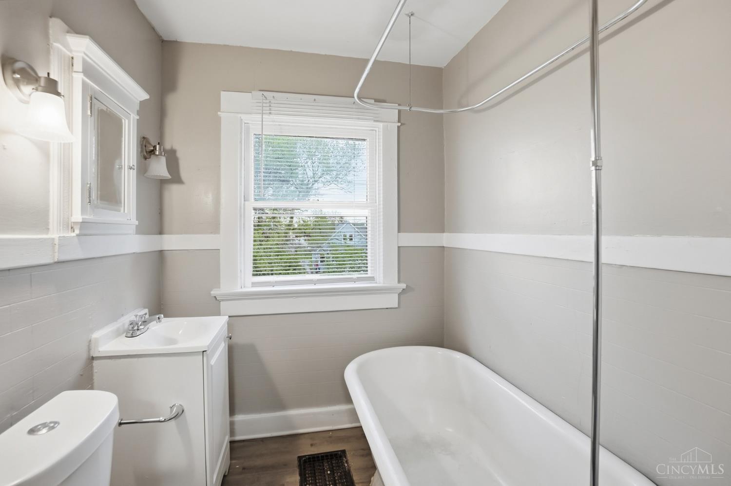 W 24 Beechwood Avenue Property Photo 18