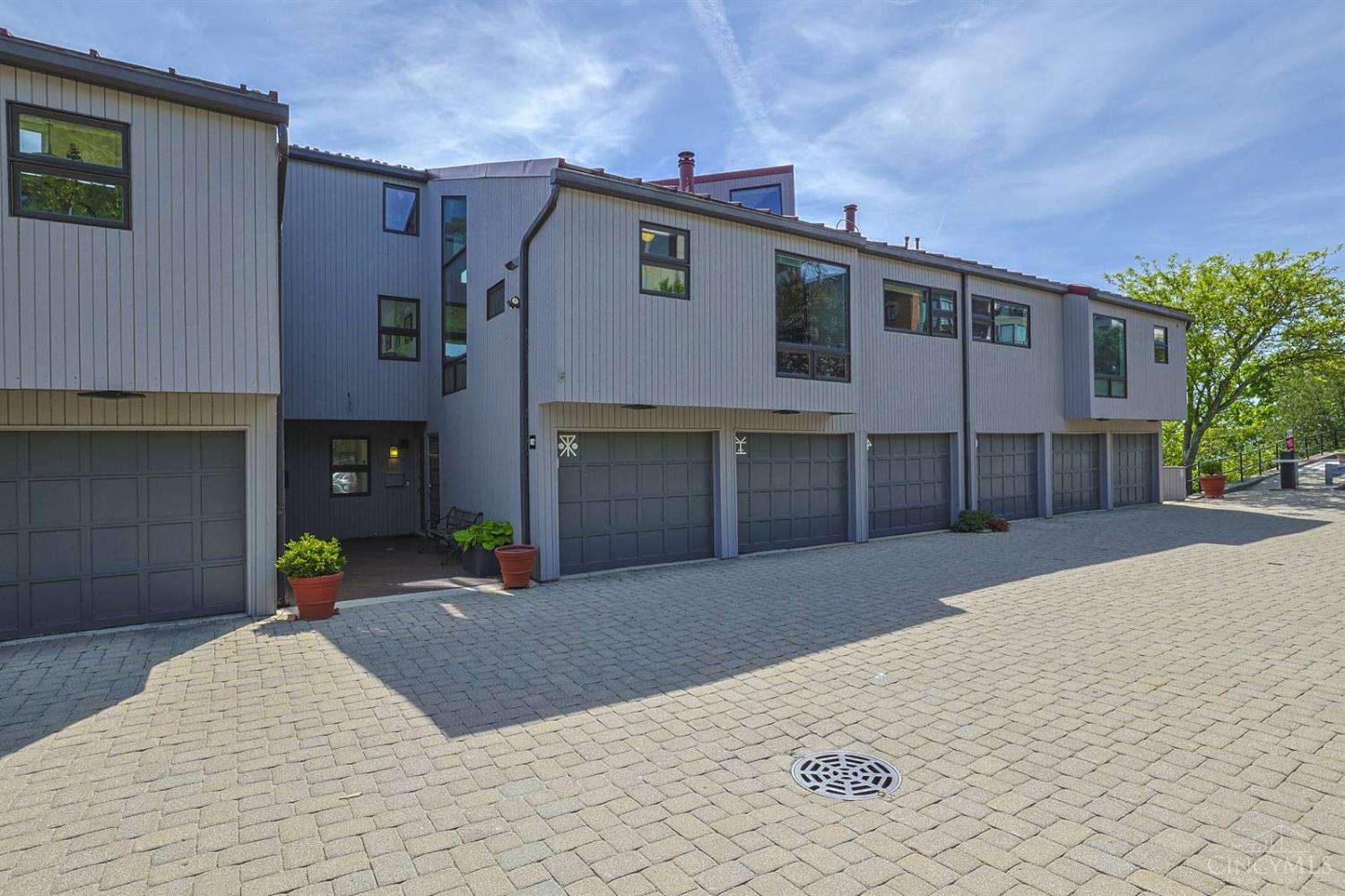 1022 Hatch Street Property Photo 1