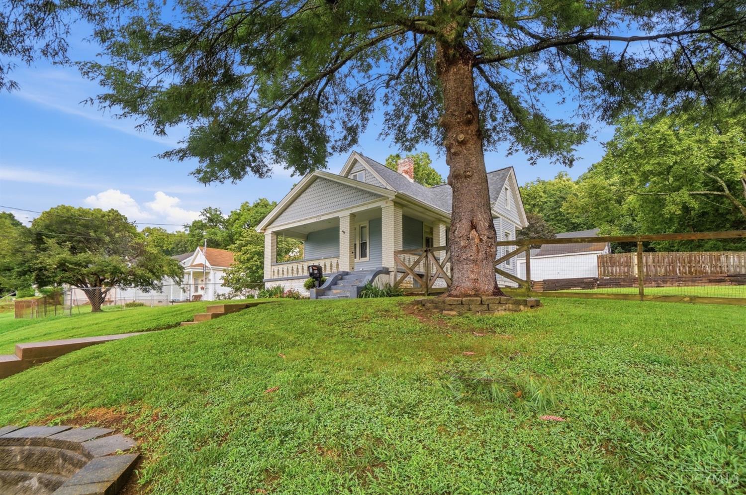 6184 Hillside Avenue Property Photo 1