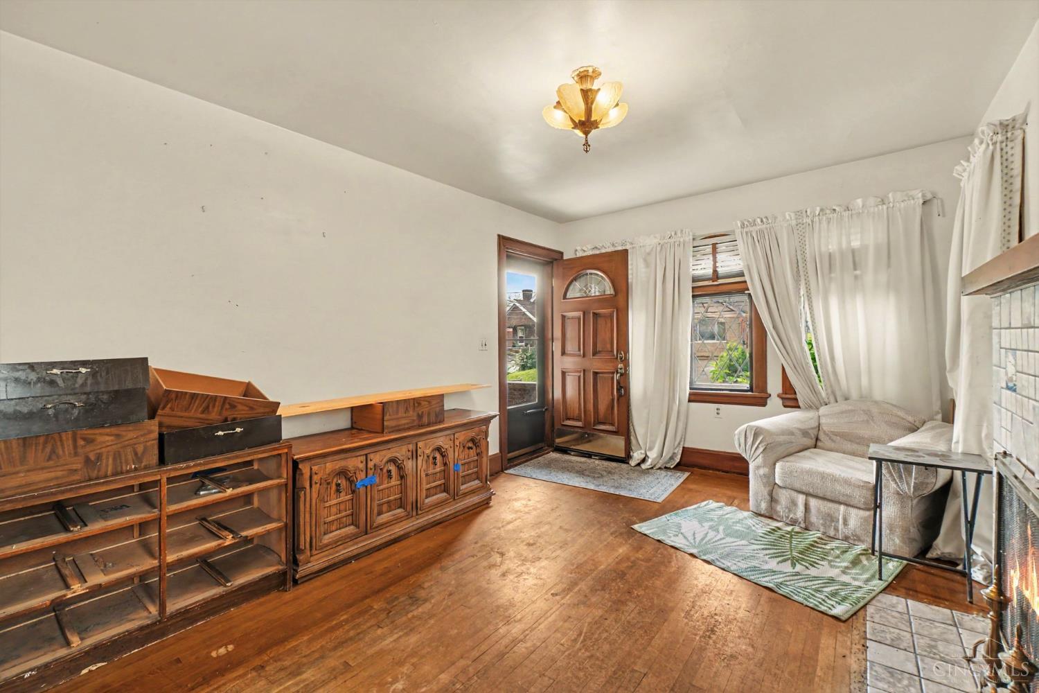 1810 Dalewood Place Property Photo 2