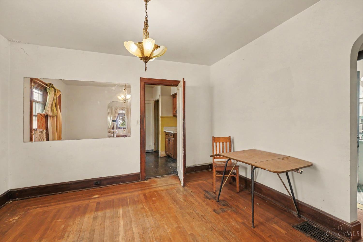 1810 Dalewood Place Property Photo 5