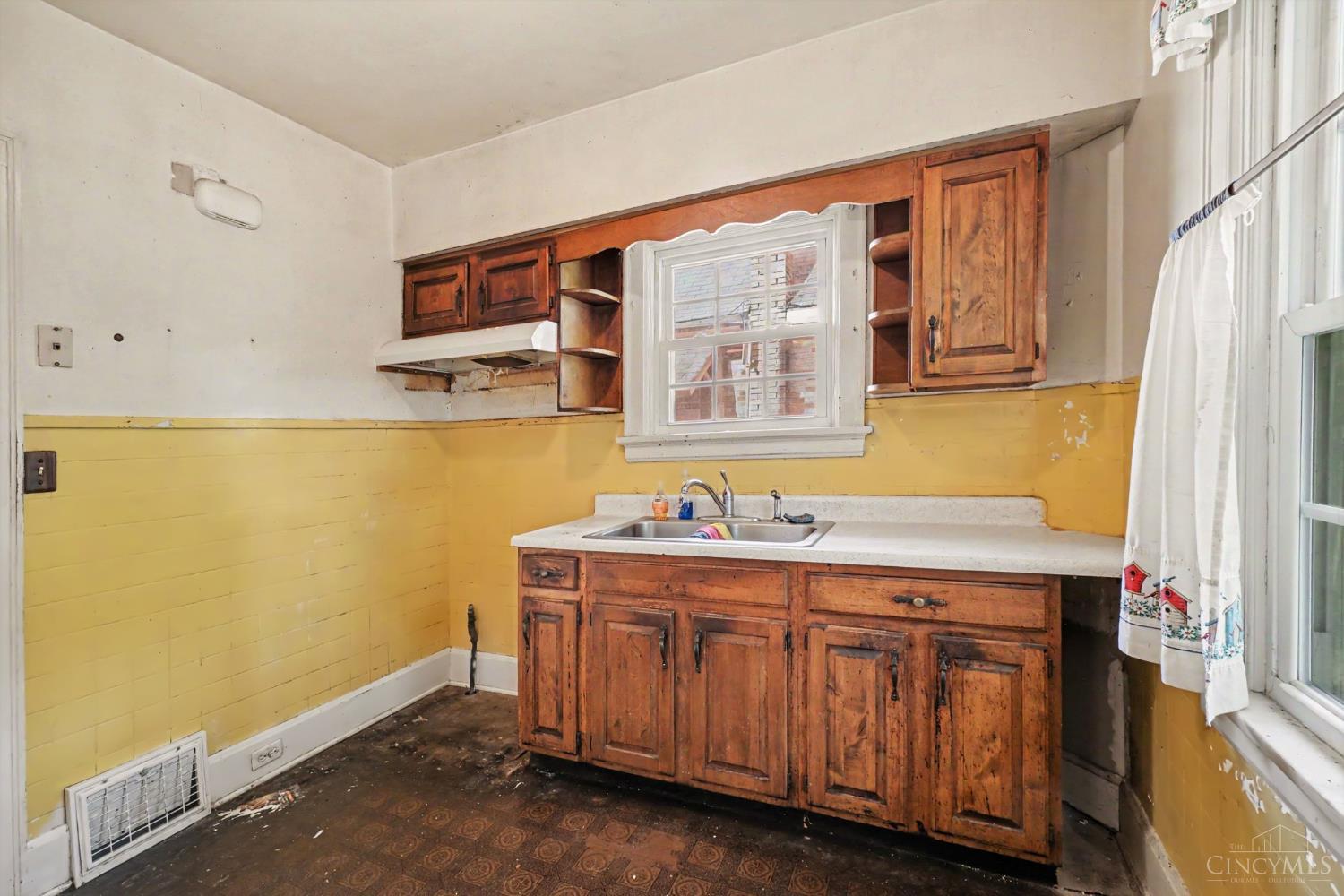 1810 Dalewood Place Property Photo 6