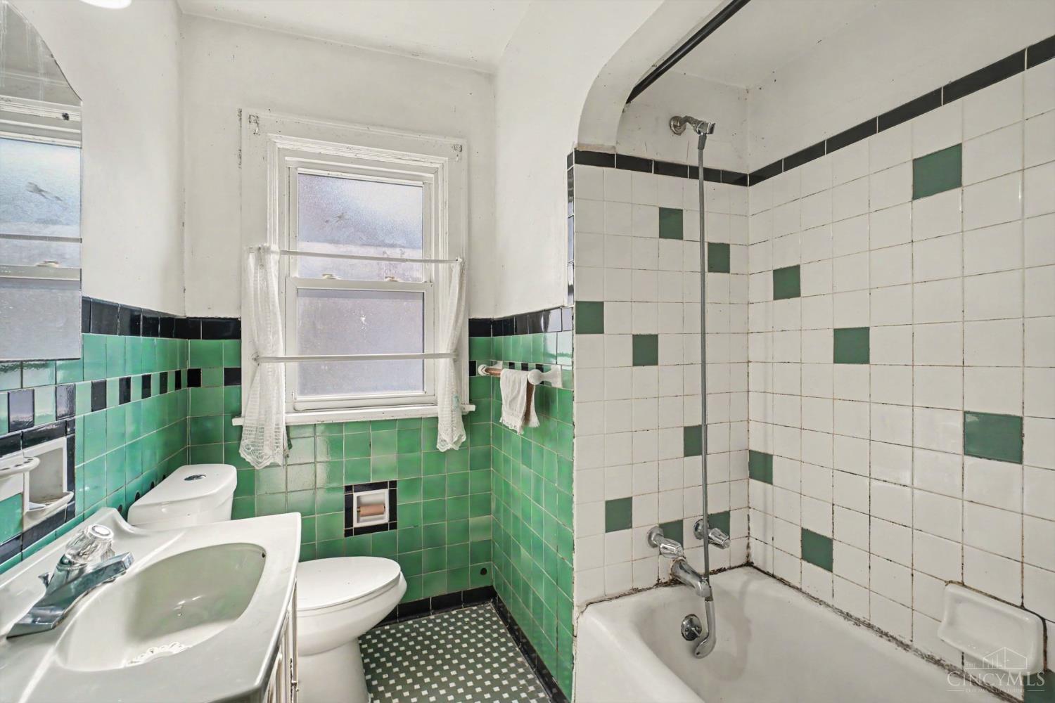 1810 Dalewood Place Property Photo 8