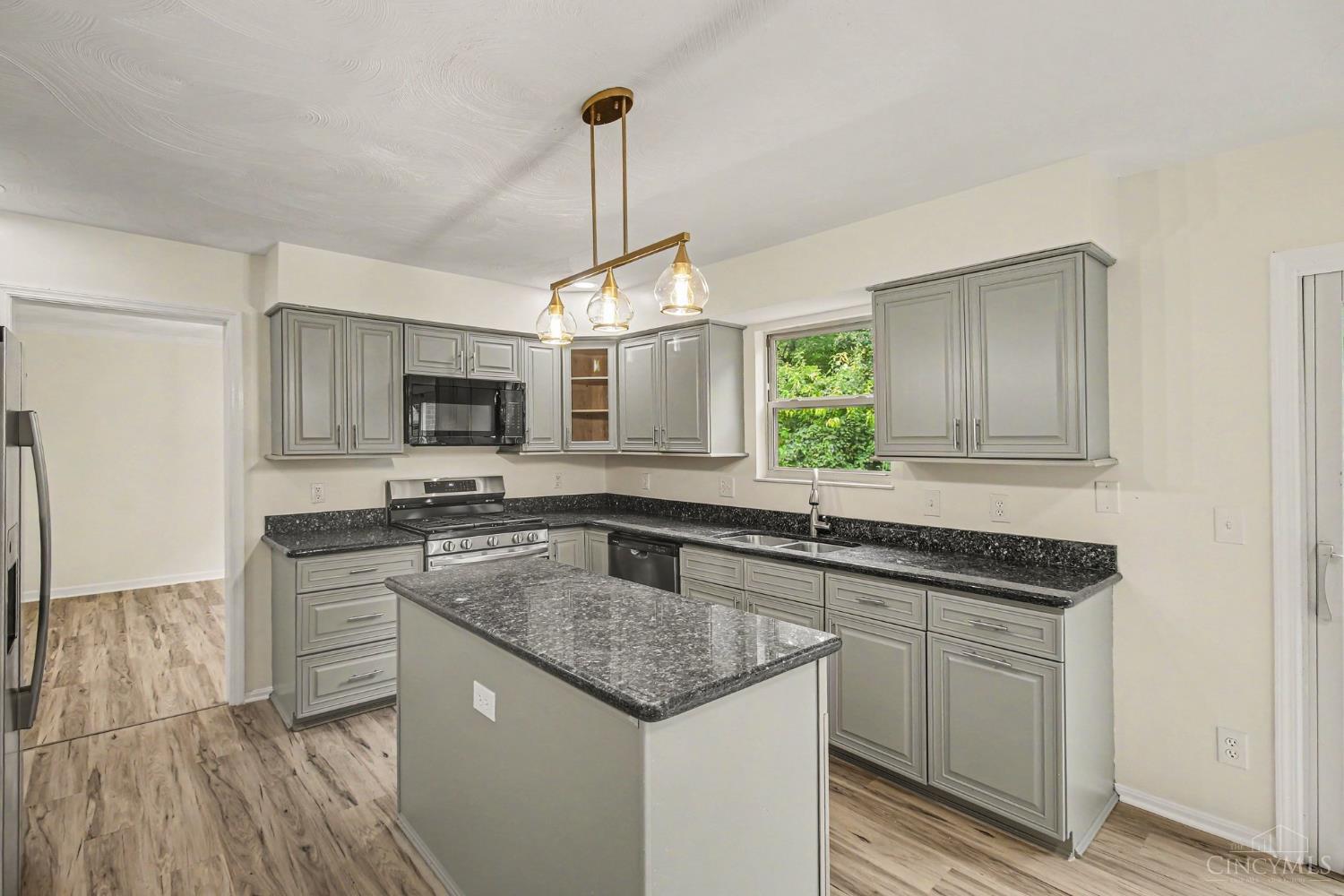 1482 Waycross Road Property Photo 10