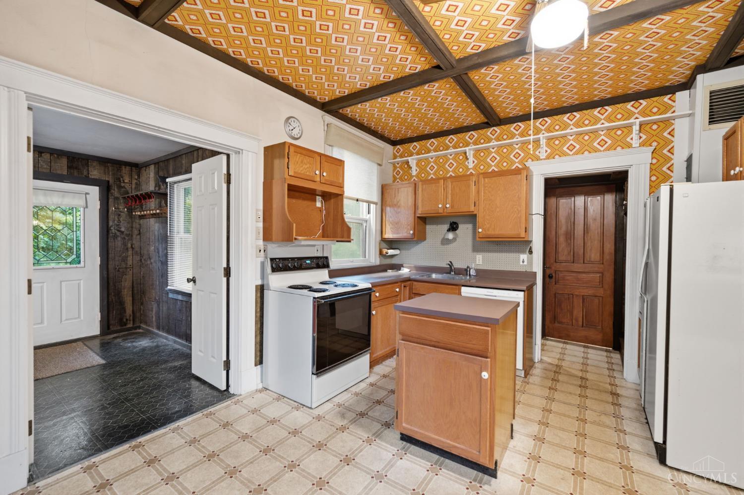 5805 Miami Road Property Photo 15