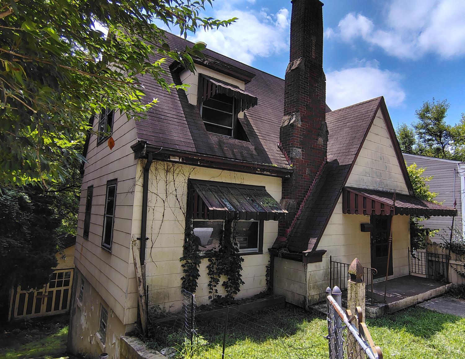 1851 Denham Street Property Photo 1
