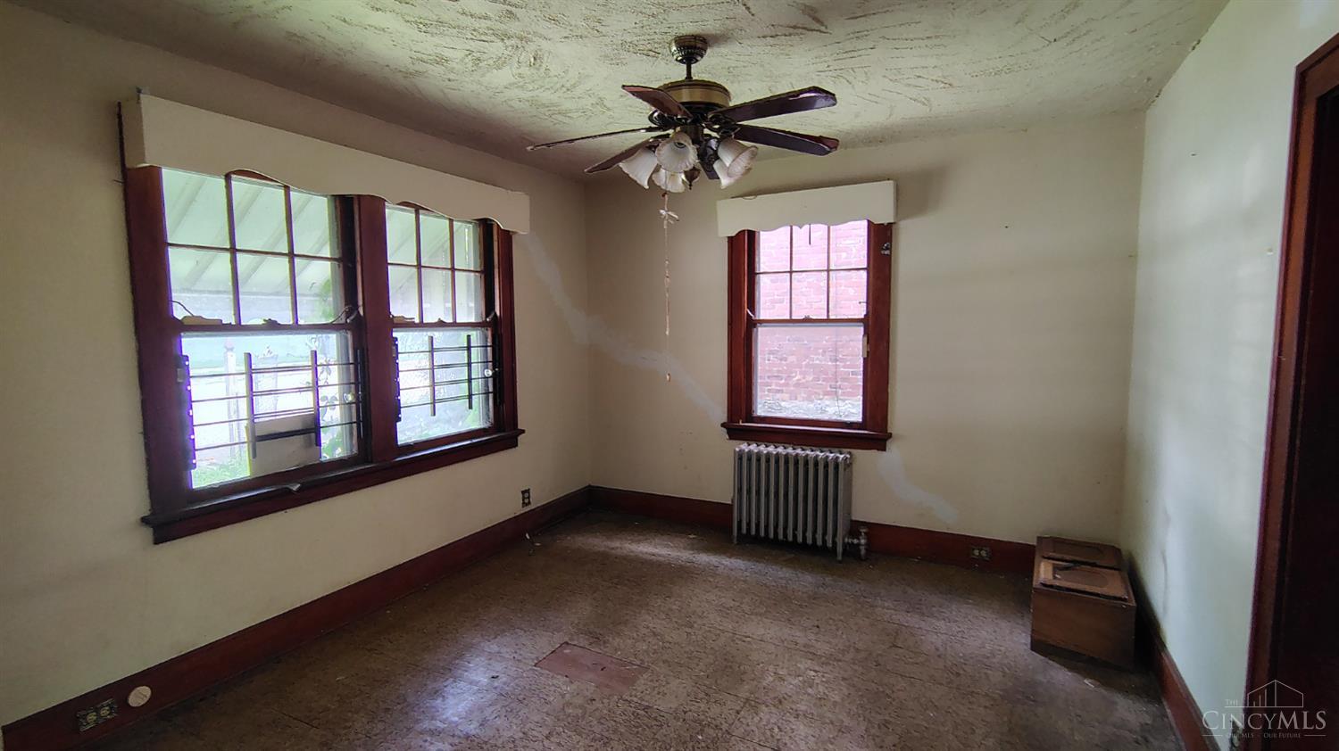 1851 Denham Street Property Photo 4